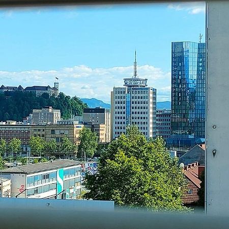 Corner Tower // Prijetno Stanovanje Za 4 Osebe + Free Parking Любляна Екстериор снимка